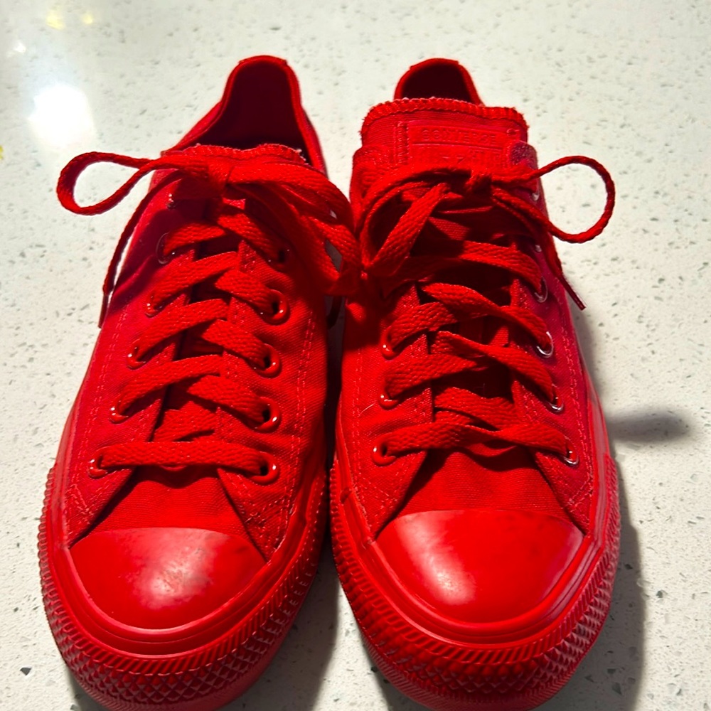All star Women’s converses red 7